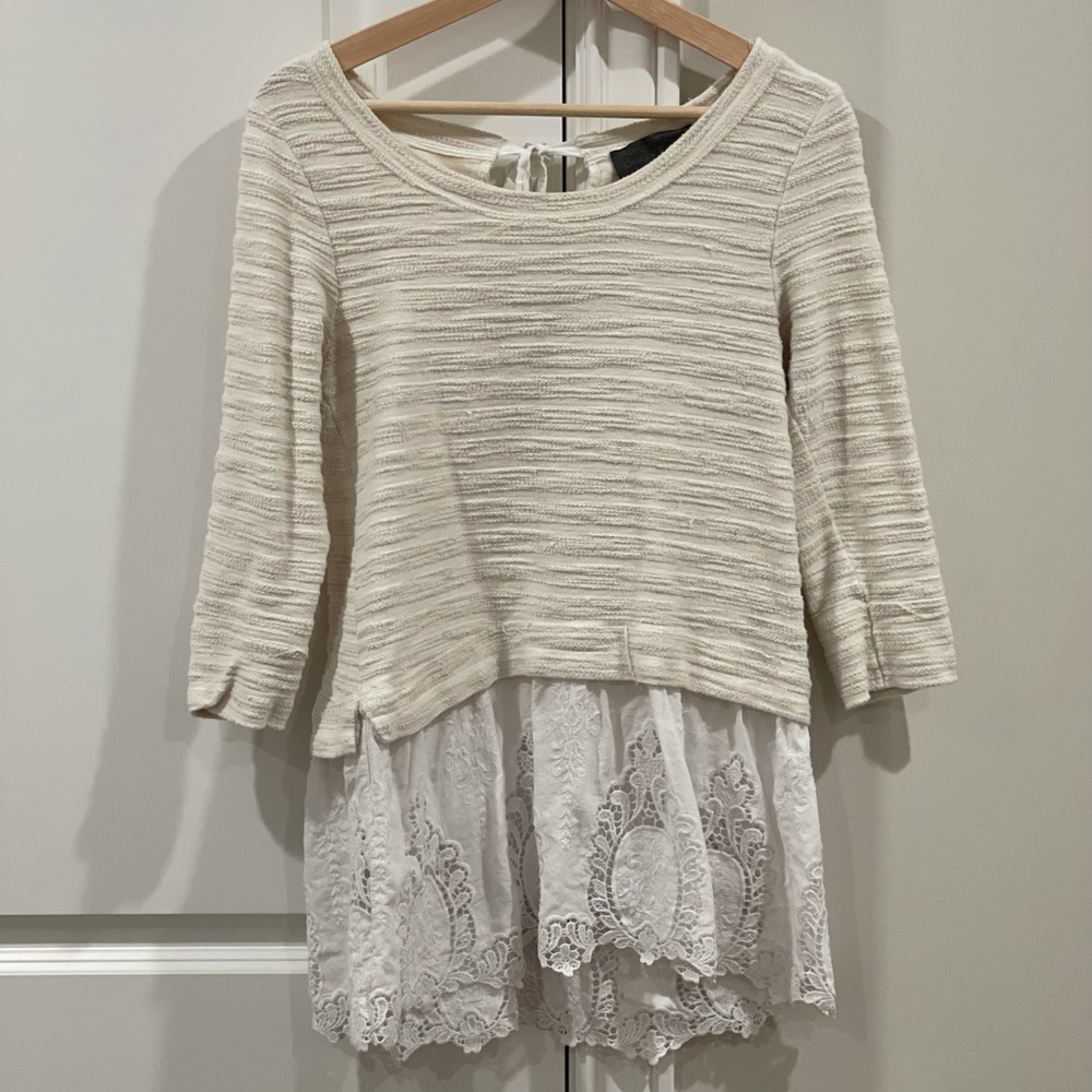 3/4 sleeve lace Anthropologie shirt ✨